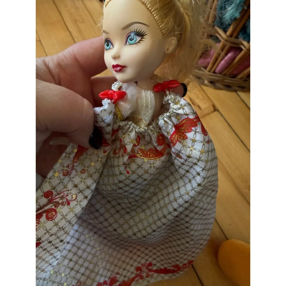 Mattel Ever After‎ High Legacy Day Apple White Doll